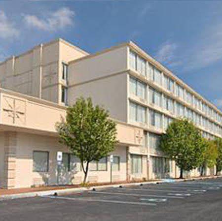 Wynnwood Plaza Hotel - Newport News Exterior photo